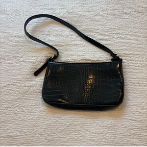 Elegant Black Crocodile-Embossed Women's Bag